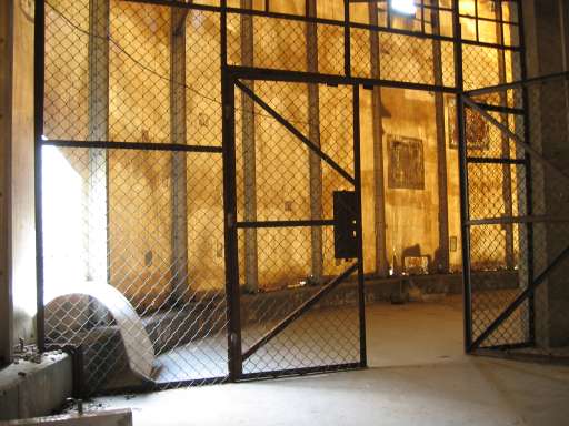 NSA Field Station Teufelsberg,  2004 : IMG_8879 : Teufelsberg, in the main tower, at terasse level - 1458