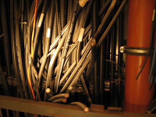 NSA Field Station Teufelsberg,  2004 : IMG_8909 : cutted cables, LOTS of cables  - 1458