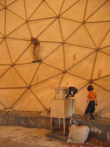 NSA Field Station Teufelsberg,  2004 : IMG_8912 : fun in the left radome  - 1458