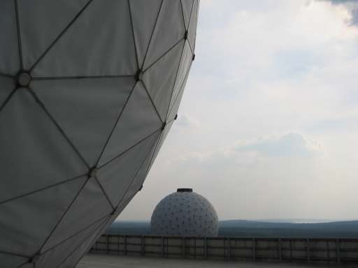 NSA Field Station Teufelsberg,  2004 : IMG_8998 : got balls?  - 1458