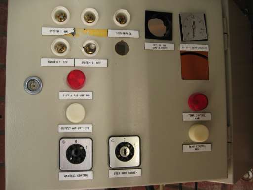 NSA Field Station Teufelsberg,  2004 : IMG_9156 : panels  everywhere