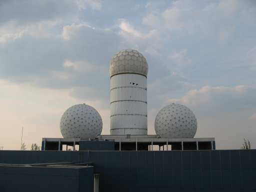NSA Field Station Teufelsberg,  2004 : IMG_9215 : vanilla view of the important teufelsberg skyline details - 1458