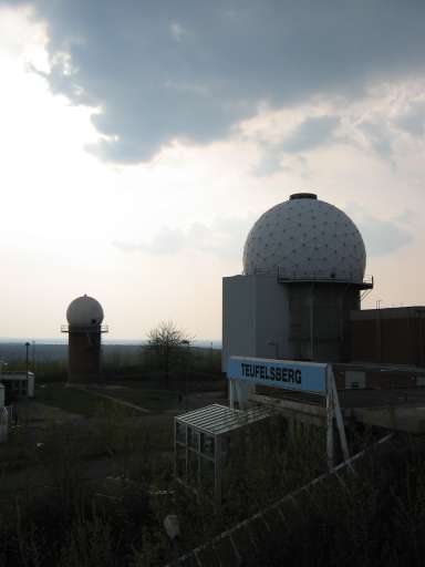 NSA Field Station Teufelsberg,  2004 : IMG_9220 : the -Teufelsberg- sign now has disappeared - from 1455 - arctic tower right - Jambalaya tower left