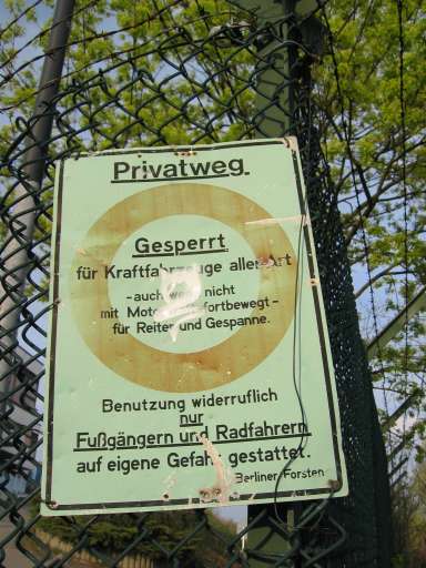 NSA Field Station Teufelsberg,  2004 : IMG_9237 : Private road. No cars no horsemen no coaches.