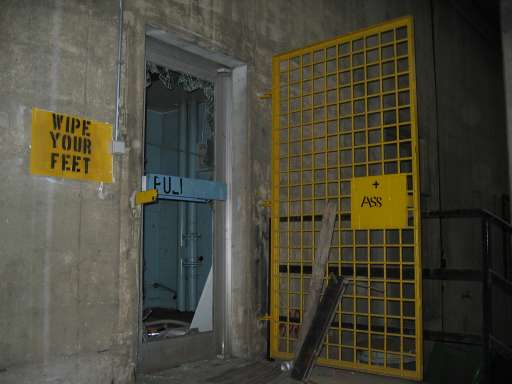 NSA Field Station Teufelsberg,  2004 : IMG_9478 : basic safety instructions.