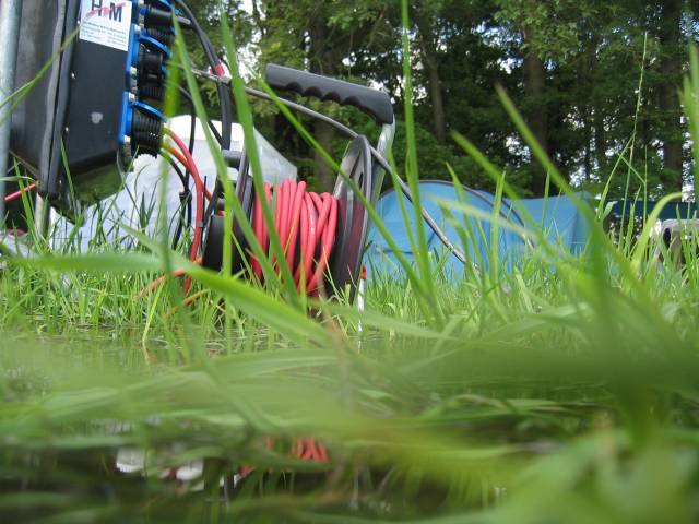 What the Hack, Netherlands, 2005  : what_the__hack_2005_IMG_452-5226 : get wet