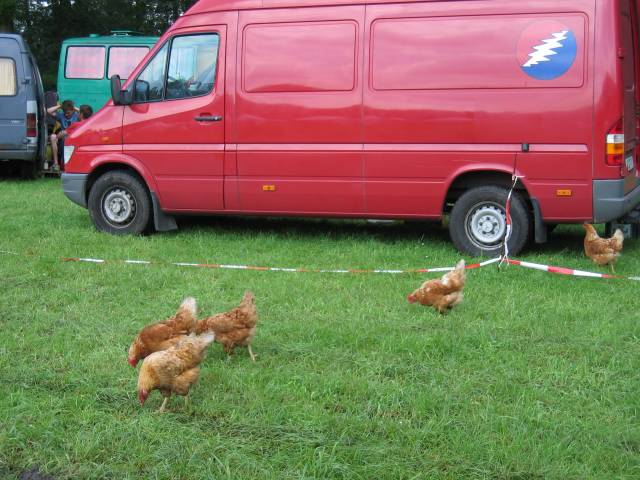 What the Hack, Netherlands, 2005  : what_the__hack_2005_IMG_452-5244 : dry chickens in the IOC