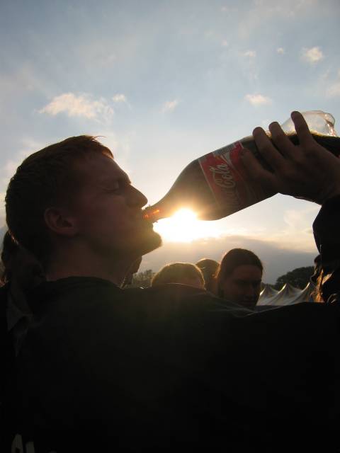 What the Hack, Netherlands, 2005  : what_the__hack_2005_IMG_452-5262 : drinking for world-peace