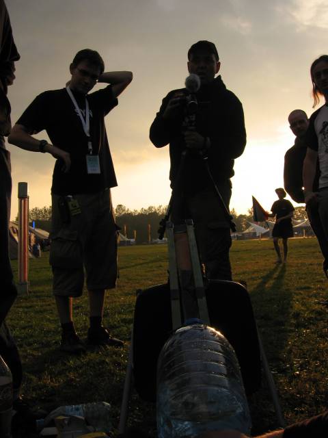 What the Hack, Netherlands, 2005  : what_the__hack_2005_IMG_453-5342 : some head-scratching