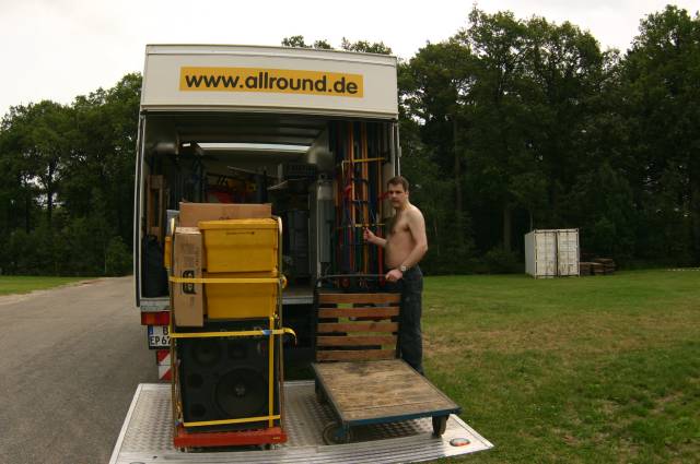 What the Hack, Netherlands, 2005  : what_the_hack_2005_IMG_448-4855 : ccc truck with denis an the sound-system