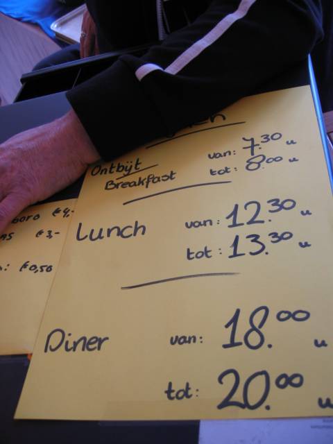 What the Hack, Netherlands, 2005  : what_the_hack_IMG_448-4817 : incompatible lunchtimes