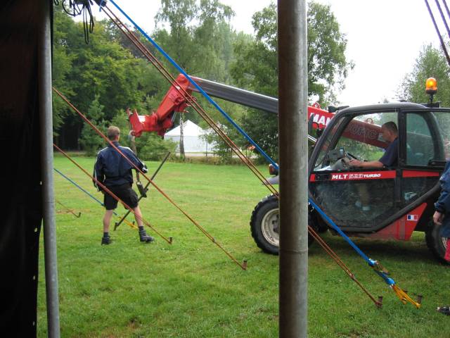 What the Hack, Netherlands, 2005  : what_the_hack_IMG_448-4827 : pulling nails ...