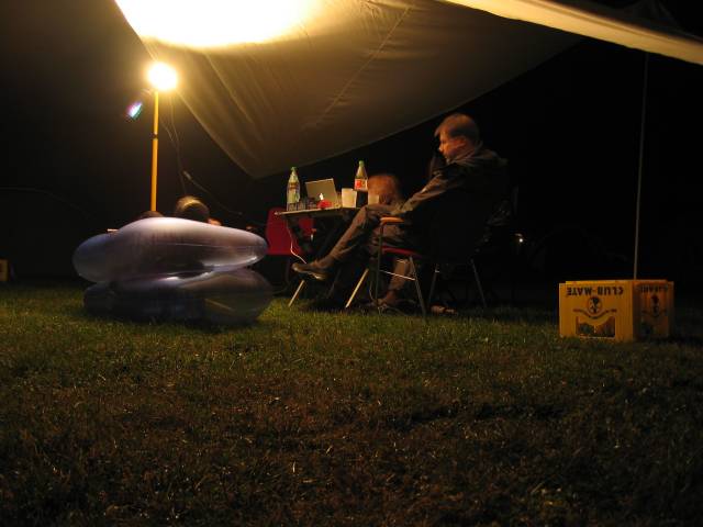 What the Hack, Netherlands, 2005  : what_the_hack_IMG_448-4866 : relaxing