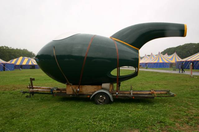 What the Hack, Netherlands, 2005  : what_the_hack_IMG_448-4882 : the Heart of Gold, one legged