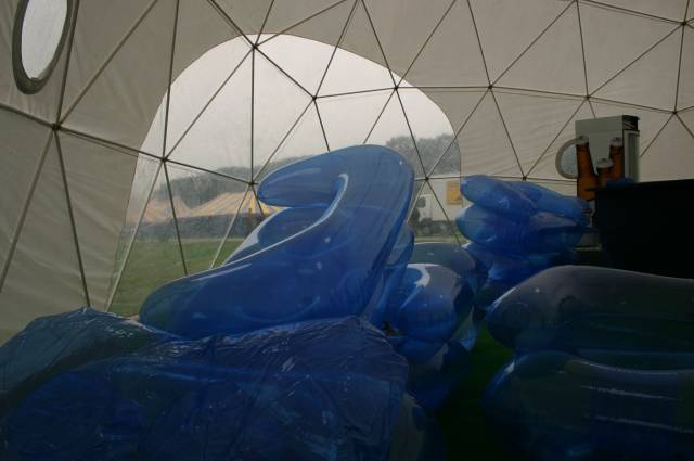 What the Hack, Netherlands, 2005  : what_the_hack_IMG_448-4889 : inflatable seats inside the dome