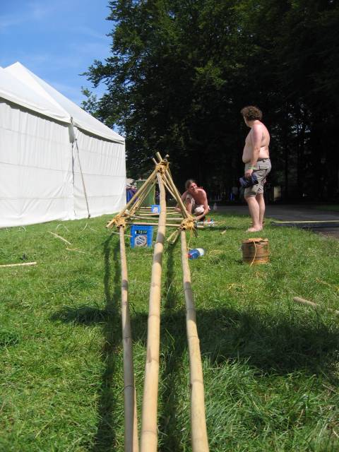 What the Hack, Netherlands, 2005  : what_the_hack_IMG_450-5037 : bamboo pole