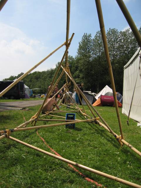 What the Hack, Netherlands, 2005  : what_the_hack_IMG_450-5039 : bamboo pole, supposed to be 20 meters high