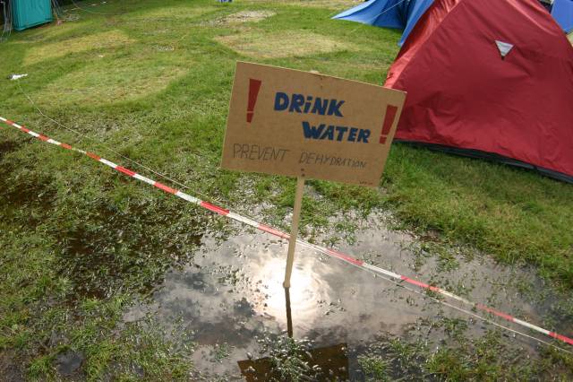 What the Hack, Netherlands, 2005  : what_the_hack__2005_IMG_450-5042 : prevent dehydration ... uhmm, well ... succeeded